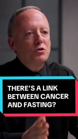 What actually happens to your body when you fast? I recently sat down with fasting expert Dr Alan Goldhamer who has spent decades showing people about what he believes are the true benefits of fasting.  Dr Alan runs the world’s largest clinic for water-only fasting, where thousands of people have come to him when nothing else worked for problems like diabetes, blood pressure, and even the gut. He has been getting his patients to rethink what they thought they knew about their health, from our diet to lifestyle to our sleep.  We cover: - Could fasting succeed where modern medicine fails? - Have we been lied to about salt and sugar? - Can fasting strip away the dangerous fat around your organs? - How does your gut microbiome affect depression, anxiety, and cancer? This conversation showed me that fasting is really about discipline. We live in a world built to tempt us with short-term pleasure from so many distractions, but improved health comes from choosing delayed gratification.  Dr Alan brought me through a framework that breaks fasting down step-by-step and makes sense of what’s really happening in our bodies…get your pens out for this one! Sometimes the simplest things are the ones that change us the most. #water #fasting #health #podcast #clips 
