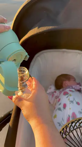 Warm milk anywhere, easy to carry!✨🍼🤱🏼#MomcozyRealSupport #Outdoors #tiktokshopmademebuyit #milkwarmer #feeding 