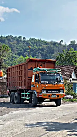 🧡 Driver : @Fatur Rochman  #CapCut #depopasiranugerahmerapi #depoanugerahmerapi #fyp #depopasir #merapi24jam #fypdong #fypシ゚ #fypシ゚viral #lewatberanda #fypage #cctvmerapi #trukpasir #depopasirmerapi #pasirmerapi #magelang24jam #pasirmuntilan 