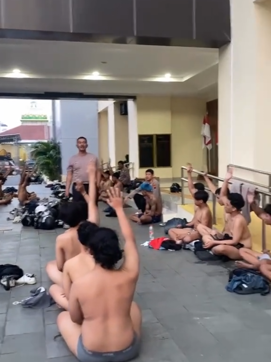 biang kerok kerusuhan aksi demo pati ditangkap  ( bebasin saja pak, kami hanya menyuarakan aspirasi )