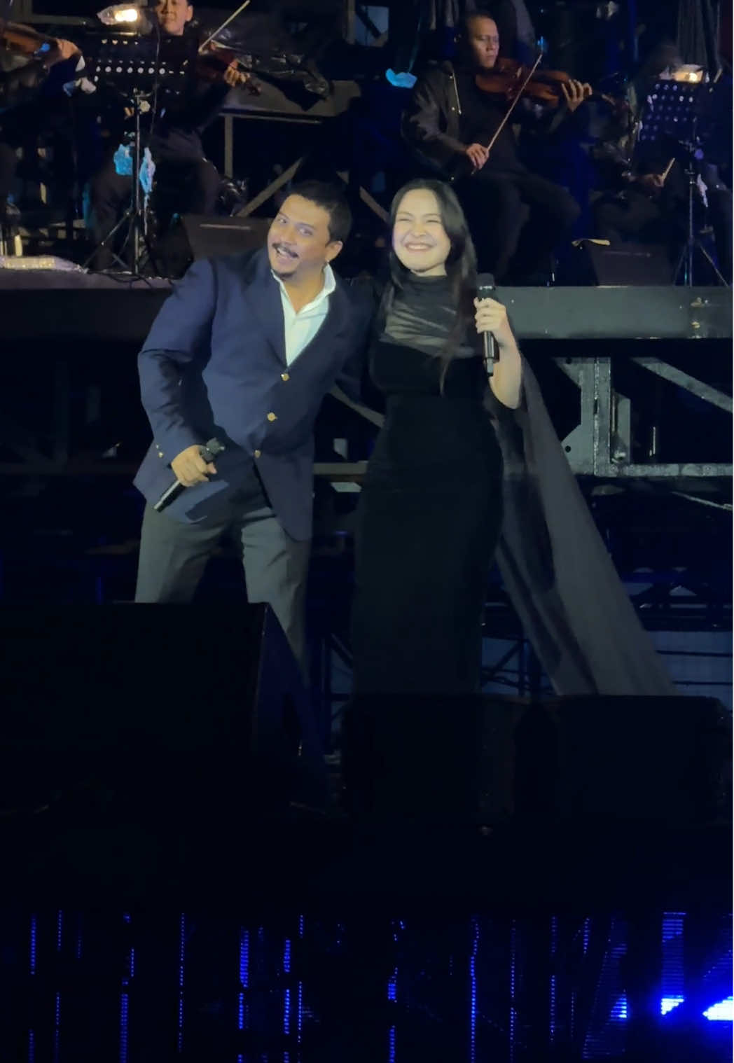 Sal Priadi ft Bernadya -  Mesra-mesraannya kecil-kecilan dulu 😣🤏🏻🤏🏻 ini sih gambaran barat duet sama ara 🤏🏻🤏🏻🤏🏻@Sal priadi @Bernadya  #forestra2025 #salpriadi #bernadya #mesramesraannyakecilkecilandulu 