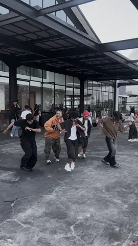 Tabola bale kita 😍  With @RENGGOKU @Billy Denster @Prabu a.k.a PBOP  dc : @OFC.GENAS  #dancechallenge #foryou 