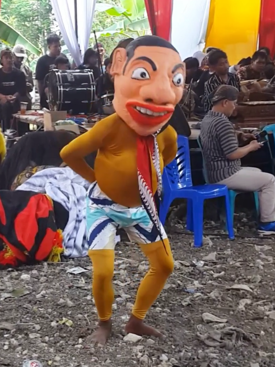 Badut Lucu Kesenian Jawa #badutlucu #badutkesenian #badutviral #fypシ゚viral🖤tiktok 