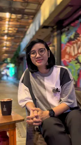 Tinggal di Solo itu rasanya istimewa. 🌿 Bukan cuma soal slow living, tapi lebih ke nice living — hidup yang aman, nyaman, dan damai. Di setiap sudut kota, ada rasa tenang yang bikin betah. Suasana yang ramah, orang-orang yang hangat, dan kedamaian yang selalu kita jaga bersama. Perdamaian bukan cuma warisan, tapi juga tanggung jawab kita untuk terus dipertahankan. Karena Solo bukan sekadar kota, tapi rumah tempat hati kita pulang. 🏡✨ #Soloku #NiceLiving #AmanNyamanDamai #SoloIstimewa #RahayuSolo  