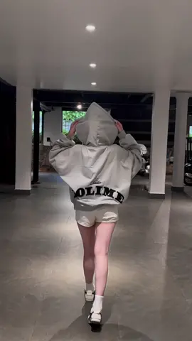 Mua con áo mặc được cả năm 😝