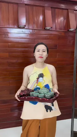 kệ giá để ấm chén trà hay sách decor. vừa đẹp lại tiện gọn gàng.  #oanhoioanh  #kệgiatrangtri #giasach #giáke 