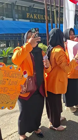 lucukkk nyaaa, sambutannn dari kakak² panitiaa fakultas farmasiii >< #pkkmbdayone #pkkmbuho #FarmasiUHO  #fyppppppppppppppppppppppp 