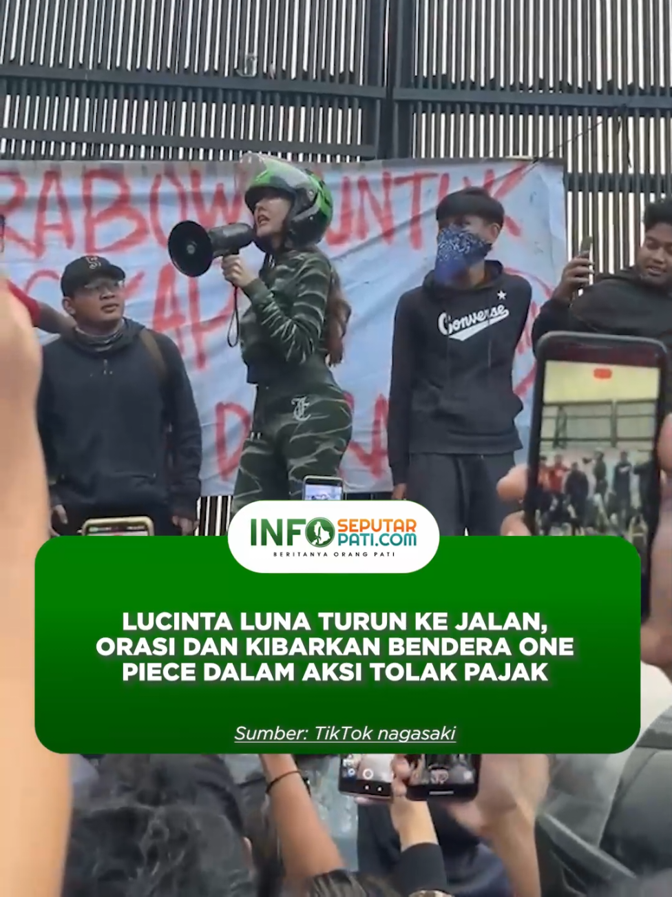 Lucinta Luna, selebritas kontroversial, menarik perhatian publik dengan ikut serta dalam demonstrasi menolak pajak pada Sabtu (30/8/2025). Dalam aksinya, ia memimpin yel-yel, berorasi seperti koordinator lapangan, dan membawa pengeras suara di tengah massa. Ia juga mengibarkan bendera bergambar anime One Piece sebagai simbol kritik sosial dan harapan akan perubahan. #LucintaLuna #DemoMenolakPajak #AksiProtes #OnePiece #KritikSosial 