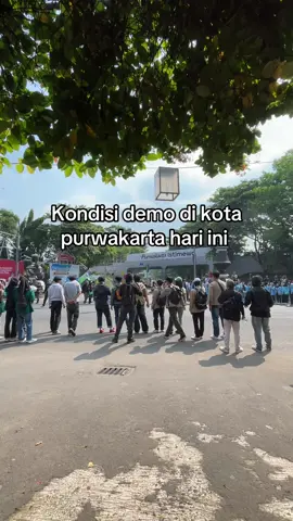 Kondisi hari ini, mahasiswa masrayakat dan ojol melakukan demo di ciganea purwakarta  #demo #purwakarta #ciganea #arfan #purwakarta_istimewa 