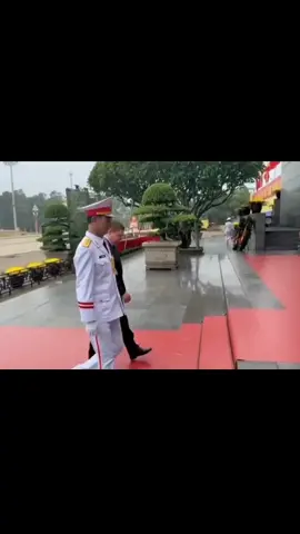 Ngài Vladimir Yakushev - Bí thư thứ nhất ban chấp hành Trung ương Đảng nước Nga thống nhất, Phó chủ tịch thứ nhất Hội đồng Liên bang Nga vào Lăng viếng chủ tịch Hồ Chí Minh 🇻🇳🇷🇺 #vietnam #russia #A80 