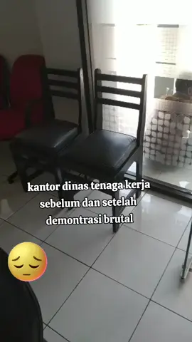 Kabar dari teman dikediri, kantornya dirusak dan diobrak-abrik..  #demonstrasi #brutal #anarkis #disnaker #kediri 