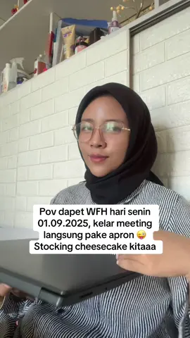 Jujur double bgt capeknya jd bakers dan tetep ngantor tp seru aja gitu keribetan ini hahaha. Ada yang side hustlenya bikin kue juga kayak aku? Komen yaaaa #bakersoftiktok #cheesecake #workfromhome #cheesecakebogor #fyppppppppppppppppppppppp 