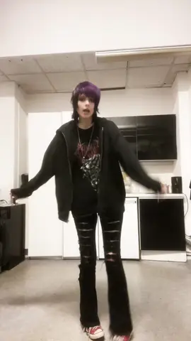 Borde ja färga mitt hår like right now #emo #frerard #mlm #ilovemybf 