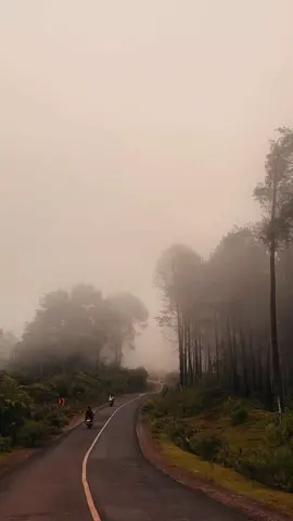 syahduupolll📍Puncak gunung lio #gunungliobrebes #gununglio  #salem #brebes #fyp 