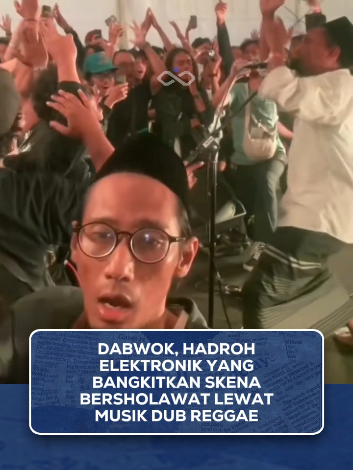 Penampilan Dabwok di Festival Musik Cherrypop 2025 sukses bikin penonton terhanyut. Unit hadroh elektronik asal Yogyakarta ini menghadirkan sholawat dengan balutan musik dub reggae yang unik dan penuh energi.  Lewat gaya musiknya, Dabwok membuktikan kalau tradisi dan spiritualitas bisa berjalan beriringan dengan tren kekinian. Bersama Yogyakarta Hadroh Clan (YKHC), ia terus mengusung kesenian Islam yang fresh tanpa meninggalkan akar budaya. #InfinityFeeds #Dabwok #YKHC #ReggaeSholawa