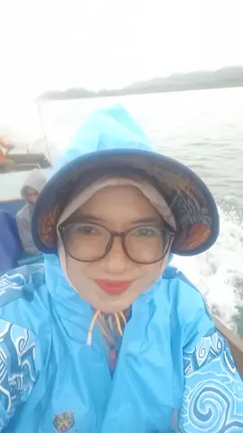 main hujan dulu siang ini 🙂🙂 #laut #lautbiru #lautan #hujan #mainhujan #hujanhujanan #perjalanan #perjuangan #pengikut #pengikuttiktok #semua #semuabisaditiktok #semuaorang #sorot #sorotan #sorotandunia #sorotantiktok #sorotanpublik #sorotansemuaorang #video #jangkauan #jangkauanluas 