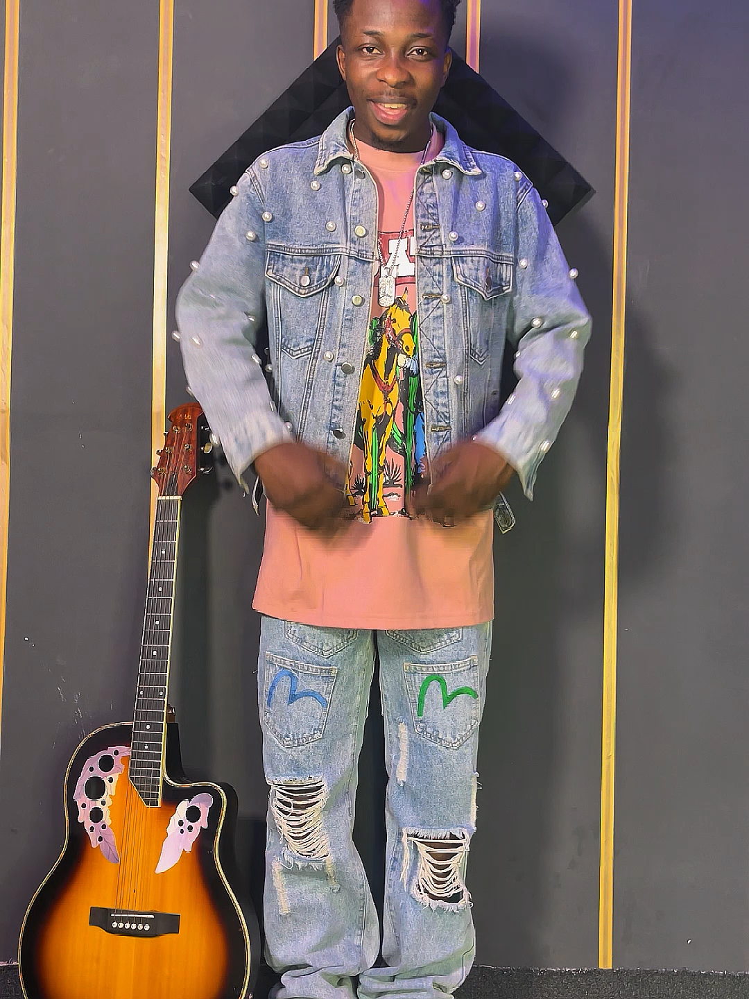Habari, naitwa Click Master – Music Producer Nimerudi tena na Offer kubwa, yani Offer Season 2. Kama ulipitwa na msimu wa kwanza, hakikisha huu haukupiti tena. Hii ni kwa ajili ya wasanii wanaotaka ngoma kali kama hit songs nilizofanya, na ndiyo maana nimekuletea tena offer hii. Kwa Tsh. 200,000/= tu, unapata: Beat kali ya kipekee Kurekodi kwa ubora wa hali ya juu Mixing & Mastering ya kisasa kabisa Offer hii inaanza leo rasmi. Nichek kupitia namba: +255 628 123 844 Wahi sasa, nafasi ni chache! #tiktoktanzania #foryou #tiktokkenya #fypppppppppppppp #clickmaster #newchallenge #polepole #october #mama #music