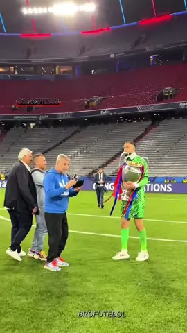 sepakbola terkadang berakhir menyedihkan  #sepakbola #bola #trending