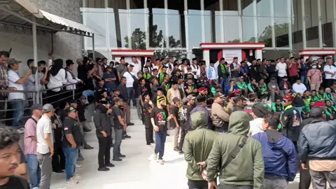 Terkini aksi Demo di Gedung DPRD kota Tangerang Selatan 1 September 5 #novir007  #murtadhaone1 #neveral0nely__ 