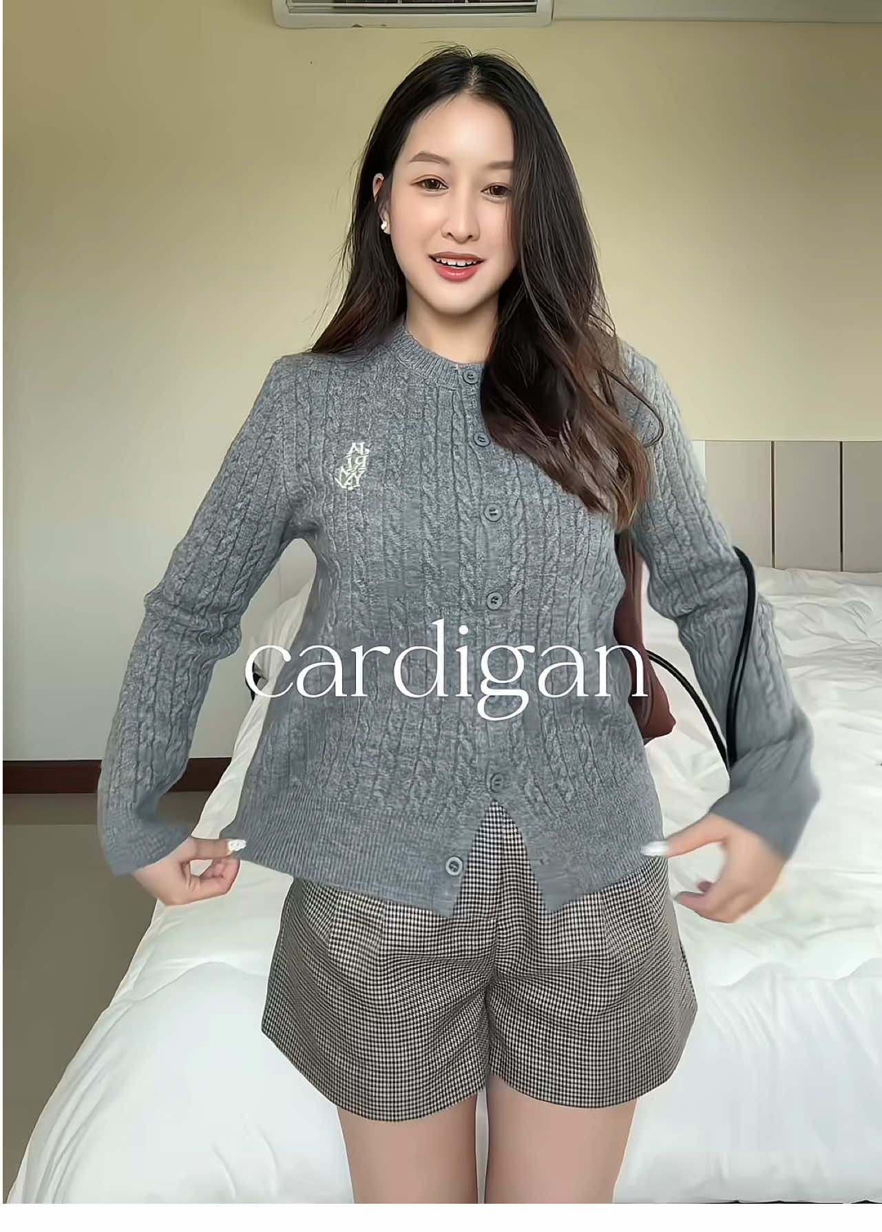เป็นคาร์ดิแกนงานป้าย JARINYA ที่กดมาครั้งแรกแล้วอยากได้สีที่ 2,3 4….  #jarinya #เสื้อคาร์ดิแกน #คาร์ดิแกนไหมพรม #OOTD #เสื้อไหมพรมแขนยาว 