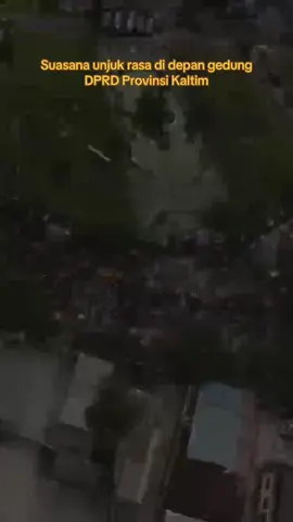 Suasana unjuk rasa yang berlangsung hari ini di depan DPRD Provinsi Kaltim. (1/9/2025). Source: nikasafana