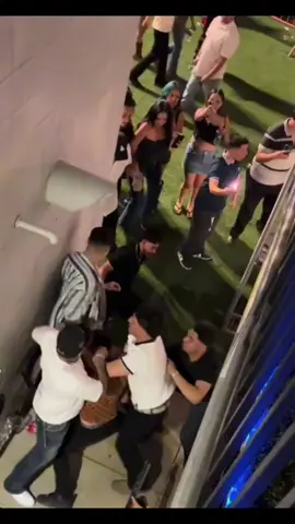#veguetapeleandocon5 #elpuñeton