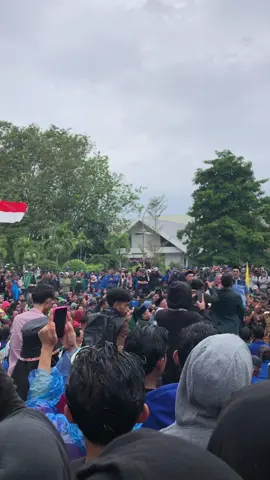 Bta orang ambon bta dengar lagu kaili ini pas di rantau orang dan bta sadar kalau kerinduan untuk seorang anak kepala orangtuanya itu tidak bisa di bayarkan dengan uwang🥹😭#kotapalu #sulawesitengah 