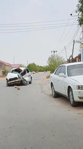 dhalin yaro baaburtu aayar wada dad badan ayey sabaaben dhimashadooda isgoo ilaahay kugu sababya taxdirka aynu badino  gacnteena yeynaan isku hoy 