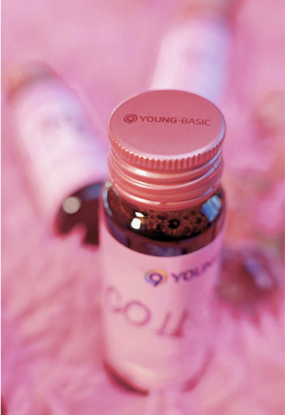Being on set almost every day, with shoots that end late at night, mahirap talagang i-balance ang health at beauty. ✨ Good thing I’ve found a simple way to take care of myself kahit gaano pa ka-hectic ang schedule. My daily boost? 9 Young-Basic Collagen Drink 💕 helps me stay glowing and energized from within. #9YoungBasic #PremiumCollagen #BarbieFor9Young #BarbieForteza @9 Young Beauty PH 