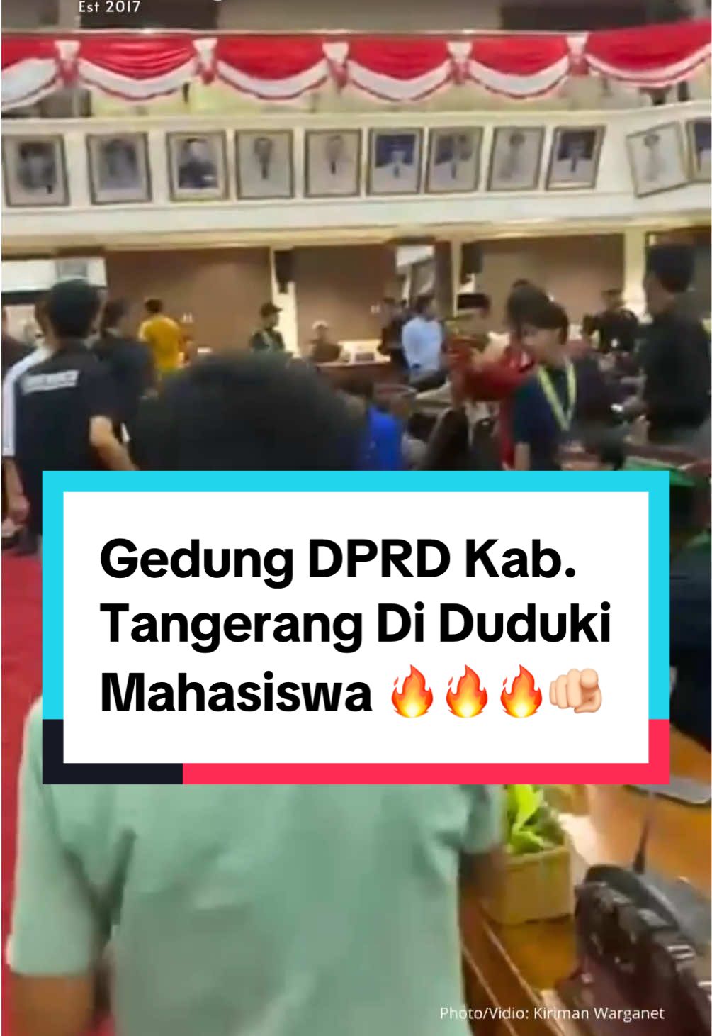 Hidup Rakyat! Hidup Mahasiswa! Hidup Buruh! Hidup Perempuan yang Melawan🫵🏻🔥 Breakingnews gedung DPRD Kab.tangerang digerduk mahasiswa, senin 01/09/25. #infobalaraja #balaraja #serbaraja #infoserbaraja #demo 