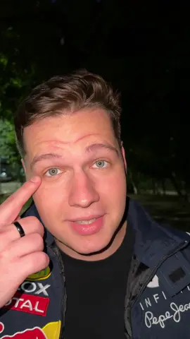 Че за стрелка у женщин? Наши тиктоки : @naumov.barber @Kirill @Джорждиус 