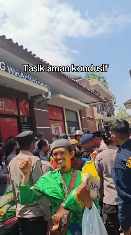 Demo di Tasik hari ini aman lancar kondusif #demo #polisi #DPR #TASIK #SAHRONI @Viman Alfarizi Ramadhan 