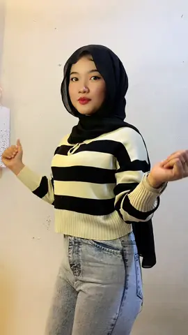 OOTD aku beli di keranjang kuning ya 🥰#OOTD #ootdhijab #fashion #fyp #fyppppppppppppppppppppppp 