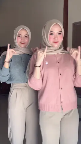 yuk kembaran cantik bgt loh ini#atasanrajut #rajutmurah #atasanwanita #tiktokshop #rajut 