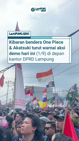 Bendera One Piece & Akatsuki ikut berkibar di depan gedung DPRD Lampung hari ini (1/9)👀 Gimana menurut kamu, Sekelik? … Original content by Lampung Geh! ©️ ... #LampungGeh #JagaLampungKita #AksiDemoLampung #DemoLampung #AliansiMahasiswaLampung         