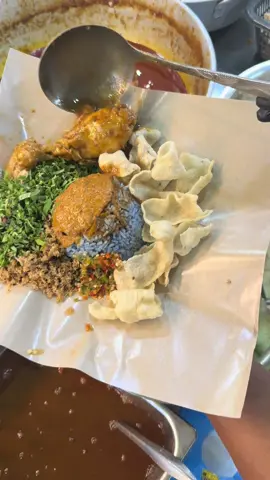 Marlina nasi kerabu kampung. Alam jaya Puncak Alam. Buka setiap hari kecuali hari jumaat. 7.30 pagi- 3.00 petang.