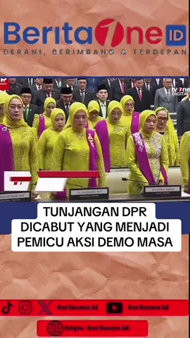 Resmi Presiden Republik Indonesi mencabut tunjangan DPR yang menjadi pemicu kamarahan rakyat Indonesia , yang dinilai terlalu besar . #indonesia🇮🇩 #beritaone #kemajuannegara #prayfordemokrasi #keadilan #dpr #fypシ゚viral 