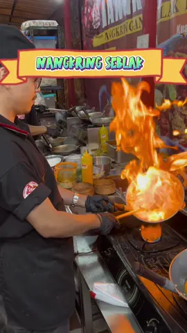 Nih rekomendasi seblak di Cimahi yg memiliki empat kuah ciri khasnya tak hanya itu nangkring seblak memberikan tempat yg nyaman agar nikmat menikmati seblak ini #seblak #cimahi #pedas #durian 