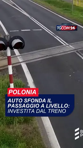 Il conducente, rimasto ferito, è stato trasportato all'ospedale #tgcom24 