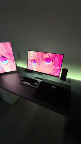 I love my setup🖤 And you ? #setup #blacksetup #compsetup #minimalist #techtok #setupgaming #wallpaperengine #gaming #viral #fyp 