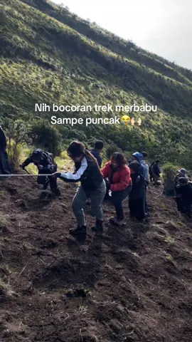 Cocok untuk pemula ❌ Cocok untuk lebih dekat dengan sang pencipta✅😭 #merbabu #merbabumountain #merbabuviagancik #mwrbabuviaselo #merbabu3142mdpl 