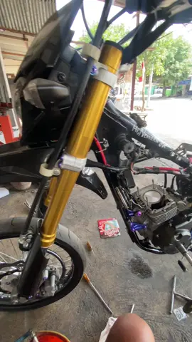 nyapo kubah head kok dipoles😳?? #supermotoherex #crfherexstyle #surexstyle #fyp #madiun24jam 