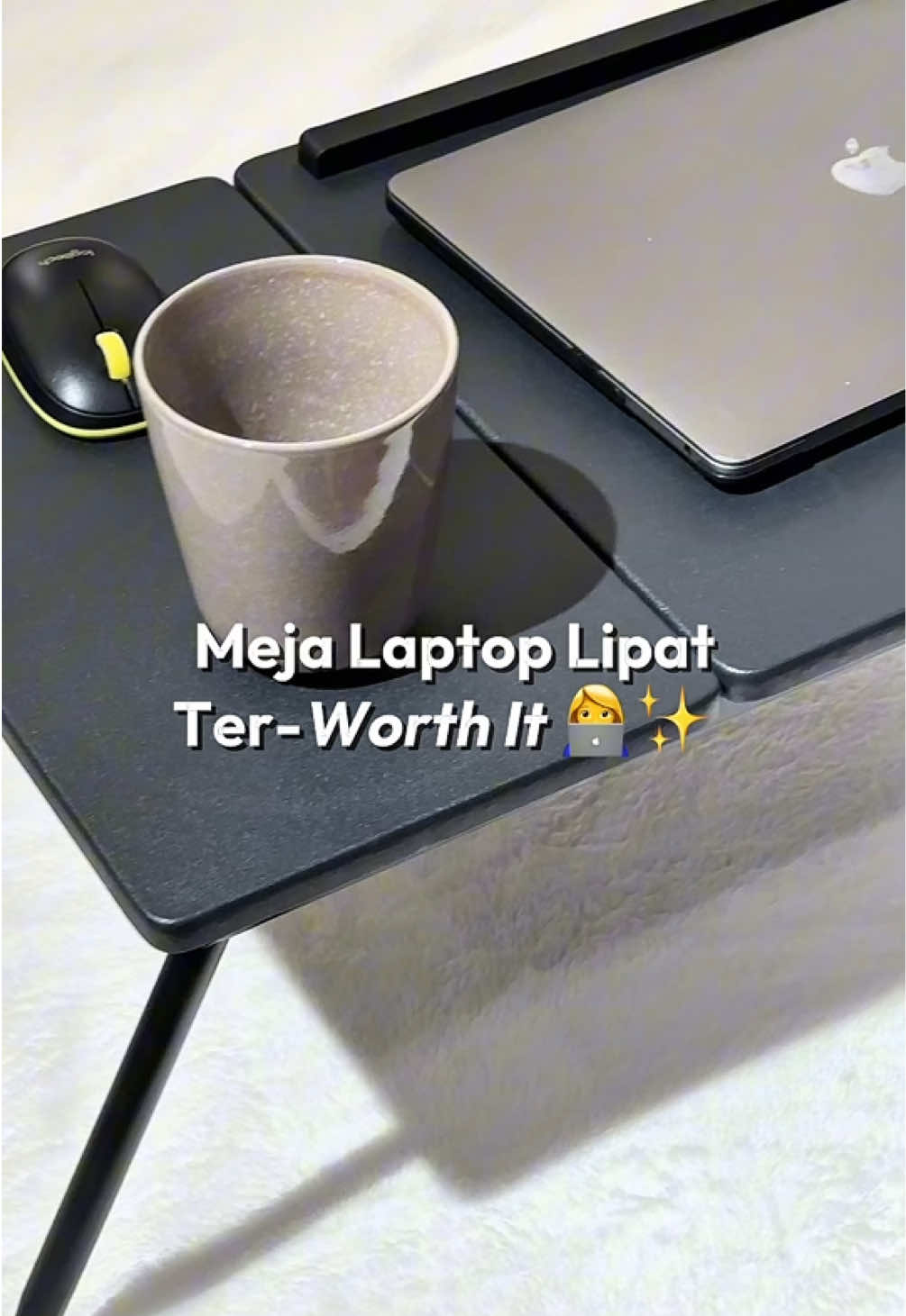 Belajar, kerja, hingga nonton jadi super nyaman pakai ✨Odi Meja Laptop Lipat✨ ini! 🛒Check out meja laptop lipat-nya di link bio no. 141 ya🧡💙 #ruparupa #OmniChannel #MejaLaptopLipatPortable #MejaBelajarLipat #MejaLaptopAdjustable