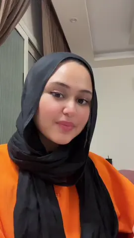 “مَن اِسْتَوطنَ الرِضَىٰ فَلن يَفْتَقِرْ،  ومن سَكَنَ الشُكْرْ لَمْ يَنْقَطِعْ عَنهُ المَطَرْ.”  #خمسة_وعي 💕✨