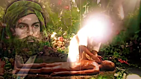 📜 افتح_قلبك_يامؤمن علي_هو_القائم_بجميع_افعال_الله بأمر_الله_جل_جلاله_ 🔴 قال مولانا اميرالمؤمنين سلام الله عليه انا الذي خمرت طينة ادم بيدي وانا الذي نفخت في أدم حتى صار ادم (١) 🔻انتظر وأفهم ١- لا تستكثر هذا العطاء من الله لأميرالمؤمنين فقد قال عليه سلام الله فان الله عز وجل قد أعطانا أكبر وأعظم مما يصفه وأصفكم أو يخطر على قلب أحدكم فإذا عرفتمونا هكذا فأنتم المؤمنون.(٢) ٢- التخمير والنفخ من صفات الافعال وعن هذا ينزه الله جل وعلا ( الذات الاولى ) ان يكون له يد او يجسم بجسم وصفة الافعال من صفات المخلوق وهي لمحمد وآل محمد عن عبد الرحمن بن كثير، عن أبي عبد الله عليه السلام، قال: إن أمير المؤمنين عليه السلام قال: أنا علم الله، وأنا قلب الله الواعي، ولسان اللهالناطق، وعين الله، وجنب الله، وأنا يد الله.(٣) 🔴👈🏻فكان أمير المؤمنين حسب سياق الرواية المتقدمة هو يد الله الفاعلة ٣- كل صفة فعل وحركة هي من مقامات آل محمد والله جل وعلا ( الذات الاولى ) هو من اعطاهم ذلك وجل الله ان يصفه الواصفون عن محمد بن حكيم قال: وصفت لأبي إبراهيم عليه السلام قول هشام بن سالم الجواليقي وحكيت له: قول هشام بن الحكم إنه جسم فقال: إن الله لا يشبهه شئ، أي فحش أو خنى أعظم من قول من يصف خالق الأشياء بجسم أو صورة أو بخلقة أو بتحديد وأعضاء، تعالى الله عن ذلك علوا كبيرا.(٤) أثبت في آية ان الخلق يكون لغير الله في قوله تعالى { وَ إِذْ تَخْلُقُ مِنَ الطِّينِ كَهَيْئَةِ الطَّيْرِ } و في آية أخرى قال سبحانه { فَتَبَارَكَ اللَّهُ أَحْسَنُ الْخَالِقِينَ } فأثبت الخلق لغيره ، و ذلك قول و تفسير الرضا من آل محمد صلوات الله عندما سأله فتح بن يزيد الجرجاني قال : قلت له : جعلت فداك و غير الخالق الجليل خالق ؟ قال : إن الله تبارك و تعالى يقول { فَتَبَارَكَ اللَّهُ أَحْسَنُ الْخَالِقِينَ } فقد أخبر أن في عباده خالقين ( صيغة جمع)، ومنهم عيسى ابن مريم ، خلق من الطين كهيئة الطير بإذن الله فنفخ فيه فصار طائراً بإذن الله .(٥) فتبين أن التفويض الكفري هو التفويض المساوق للقول بألوهية غير الله أو كونه شريكاً لله تعالى . فالقول بالتفويض الحق ليس شراكة مع الله ، و ليس خلق كخلق الله ، بل هو خلق الله لا سواه ، كما في قوله عزّ و جلّ { وَ مَا رَمَيْتَ إِذْ رَمَيْتَ وَ لَٰكِنَّ اللَّهَ رَمَىٰ } عن مولانا علي بن الحسين (عليه السلام)، قال: «ناول رسول الله (صلى الله عليه وآله) علي بن أبي طالب (عليه السلام) قبضة من تراب التي رمى بها في وجوه المشركين، فقال الله: وَما رَمَيْتَ إِذْ رَمَيْتَ وَلكِنَّ اللَّهَ رَمى‏ »(٦) 🔴👈🏻والرمي فعل من افعال الجسم وكان أمير المؤمنين سلام الله عليه حسب سياق الرواية المتقدمة للمرة الثانيه هو يد الله الفاعلة الموت يحدث بيد ملك الموت وتحدث الله عزوجل في كتابة مرة بيد ملك الموت ومرة نسبه الى نفسه و كما في قوله عزّ و جلّ { قُلْ يَتَوَفَّاكُمْ مَلَكُ الْمَوْتِ الَّذِي وُكِّلَ بِكُمْ } و قوله { اللَّهُ يَتَوَفَّى الْأَنْفُسَ حِينَ مَوْتِهَا } و كما في قوله عزّ و جلّ { فَالْمُدَبِّرَاتِ أَمْرًا } و قوله { وَ مَنْ يُدَبِّرُ الْأَمْرَ فَسَيَقُولُونَ اللَّهُ فَقُلْ أَفَلَا تَتَّقُونَ } و هذا تفويض بنص القرآن الكريم للملائكة ، فوض إليهم تدبير أمر الله ، و هذا لا يدل على ألوهية الملائكة لأنهم مفوضون من قبل الله و بقدرته عزّ و جلّ . 🚫 فكل فعل للإمام هو حقيقة فعل الله عزّ و جلّ لأنه لا يكون إلا عن أمره و إذنه ، فمن قال أنهم شركاء لله تعالى في فعله فقد كفر و ألحد . 🚫 و من قال أنهم مفوّضون في ذلك مستقلون عن الله فيما يصدر عنهم فقد غلا و عطل ربوبية الله تعالى . و قد ورد عن أهل البيت صلوات الله عليهم الكثير من الروايات التي تصرح لهم بالتفويض في التشريع و التكوين ، في كل شيء بالمطلق كالتحليل و التحريم و الخلق و الرزق ... و كل شيء ، فعن إسماعيل بن عبد العزيز قال : قال لي جعفر بن محمد صلوات الله عليهما : إن رسول الله صلى الله عليه و آله كان يفوَّض إليه ، إن الله تبارك و تعالى فوّض إلى سليمان ملكه فقال { هَذَا عَطَاؤُنَا فَامْنُنْ أَوْ أَمْسِكْ بِغَيْرِ حِسَابٍ } و إن الله فوض إلى محمد نبيه فقال { وَ مَا آَتَاكُمُ الرَّسُولُ فَخُذُوهُ وَ مَا نَهَاكُمْ عَنْهُ فَانْتَهُوا } فقال رجل : إنما كان رسول الله صلى الله عليه و آله مفوضاً إليه في الزرع و الضرع . فلوى جعفر صلوات الله عليه عنه عنقه مغضباً فقال : 🔴👈🏻في كل شيء ، و الله في كل شيء .(٧) 🔴👈🏻ومحمد وال محمد نور. واحد ولا تفريق بينهم فهم الفاعلون والمشرعون لجميع افعال الله بما اعطاهم الله من الفضل على  جميع الخلق. #فضائل_العلي_ألعظيم #الخطبة_الافتخارية #الامام_علي_بن_أبي_طالب_؏💙🔥 #fypシ゚viral #fyp 