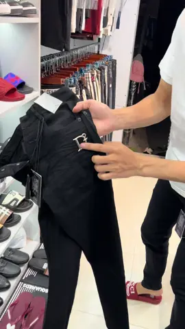 📣Vụt đi ae😘😘😘#xuhuong #xuhuongtiktok #TiếnĐạtBoutique #jeanstrơnđihọc 