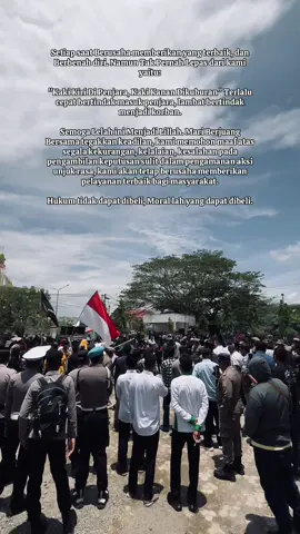 Terimakasih untuk semua element masyarakat, terutama rekan-rekan mahasiswa/i, dan semua demonstran yang ikut menjaga ketertiban dan kelancaran tugas kami dalam mengawal kegiatan demonstrasi kalian semua. Panjang umur untuk semua hal-hal baik. Ingat jangan pernah terprovokasi dan anarkis karena kita masih satu rasa, satu cinta INDONESIA. #demo2025 #polriuntukmasyarakat #indonesia #tnipolri #sulawesitengah 