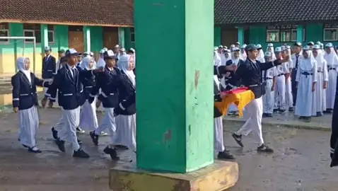 Pengibaran Bendera Merah Putih #paskibra #benderamerahputih #smpn3cisompet#smpviral#paskibrasmpn3cisompet 