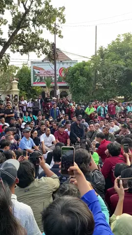 alhamdulillah bp dpr mau turun ke jalan membersamai mahasiswa. 