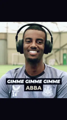 GIMME GIMME GIMME A STRIKER FROM SWEDEN 😍 #pxvan_11 #isak #liverpool #alexanderisak #herewego 